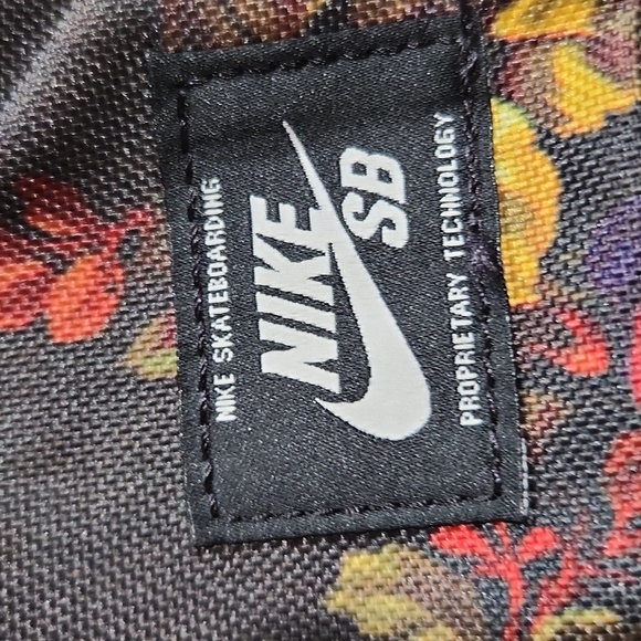 Nike SB Floral Crossbody Bag - Picture 2 of 6